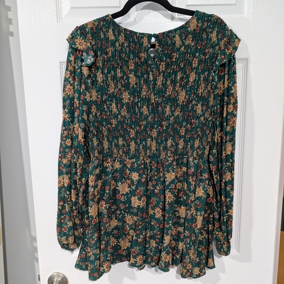 Torrid Green Floral Peplum Crinkle Gauze Smocked Top in Size 2 (18/20) - Picture 9 of 12